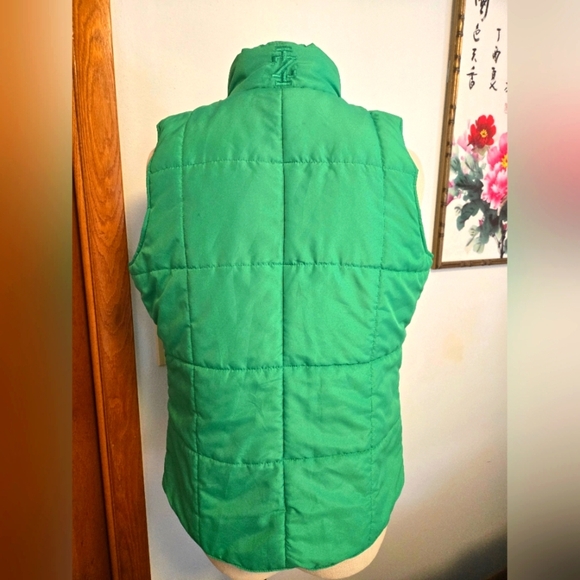 IZOD WOMEN'S GREEN PUFFER VEST. SIZE MEDIUM. - Picture 3 of 10